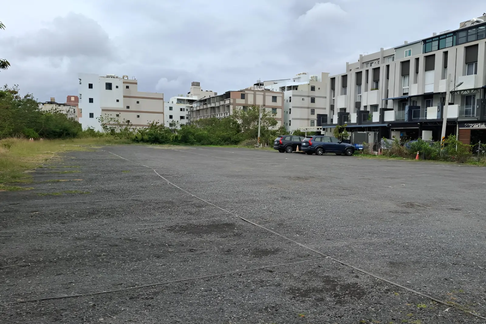 民宿旁專屬停車空地