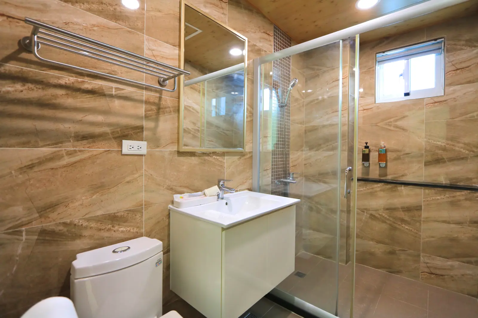 202小黑喵三人房，乾濕分離衛浴