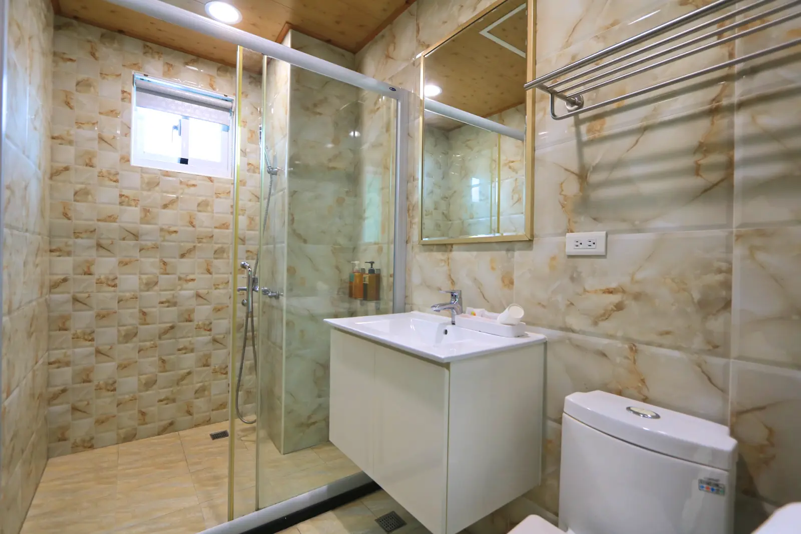 301水豚君四人房，乾濕分離衛浴