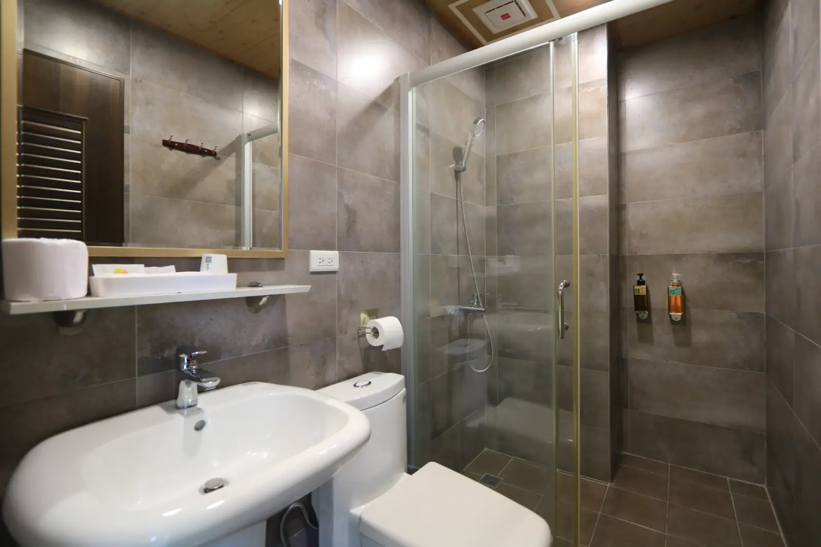 305棉棉星雙人房，乾濕分離衛浴